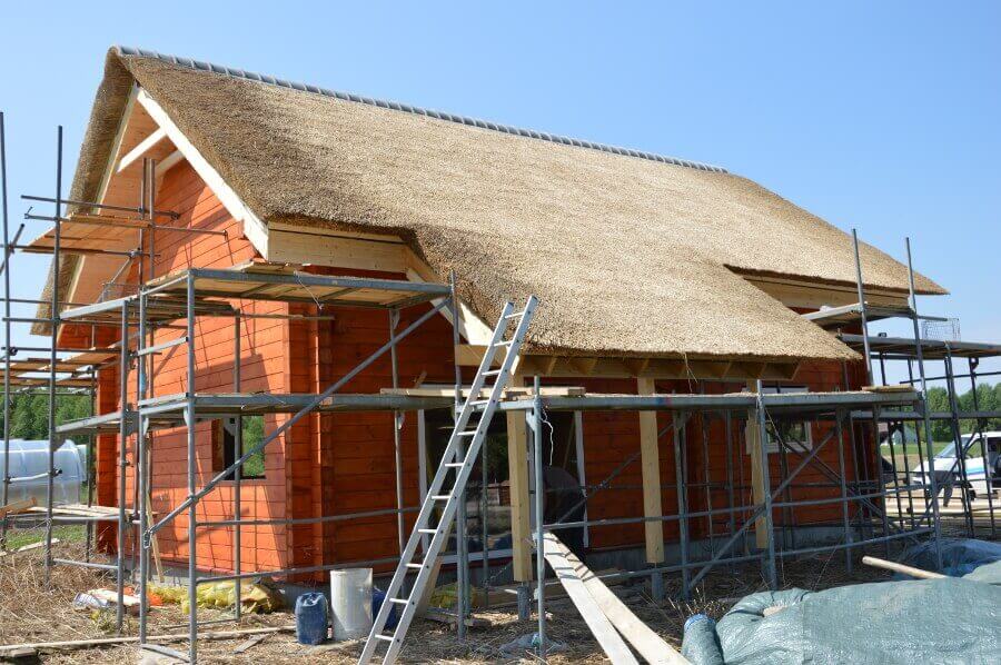 Oferecemos serviços de acabamento de telhados opcionalmente.